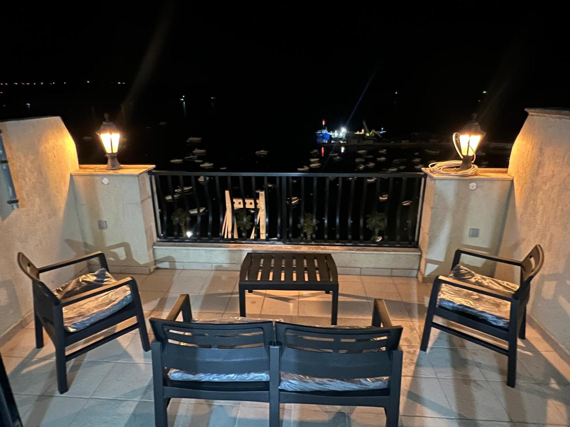 Апартаменты Sea View Penthouse Сент-Полс-Бей Экстерьер фото