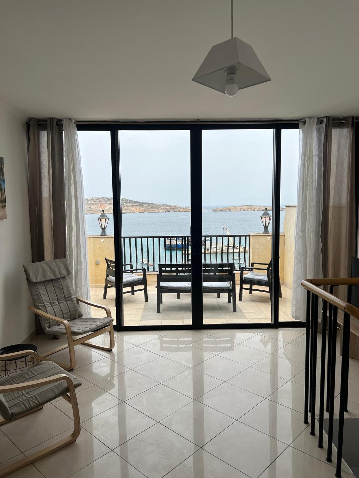 Апартаменты Sea View Penthouse Сент-Полс-Бей Экстерьер фото