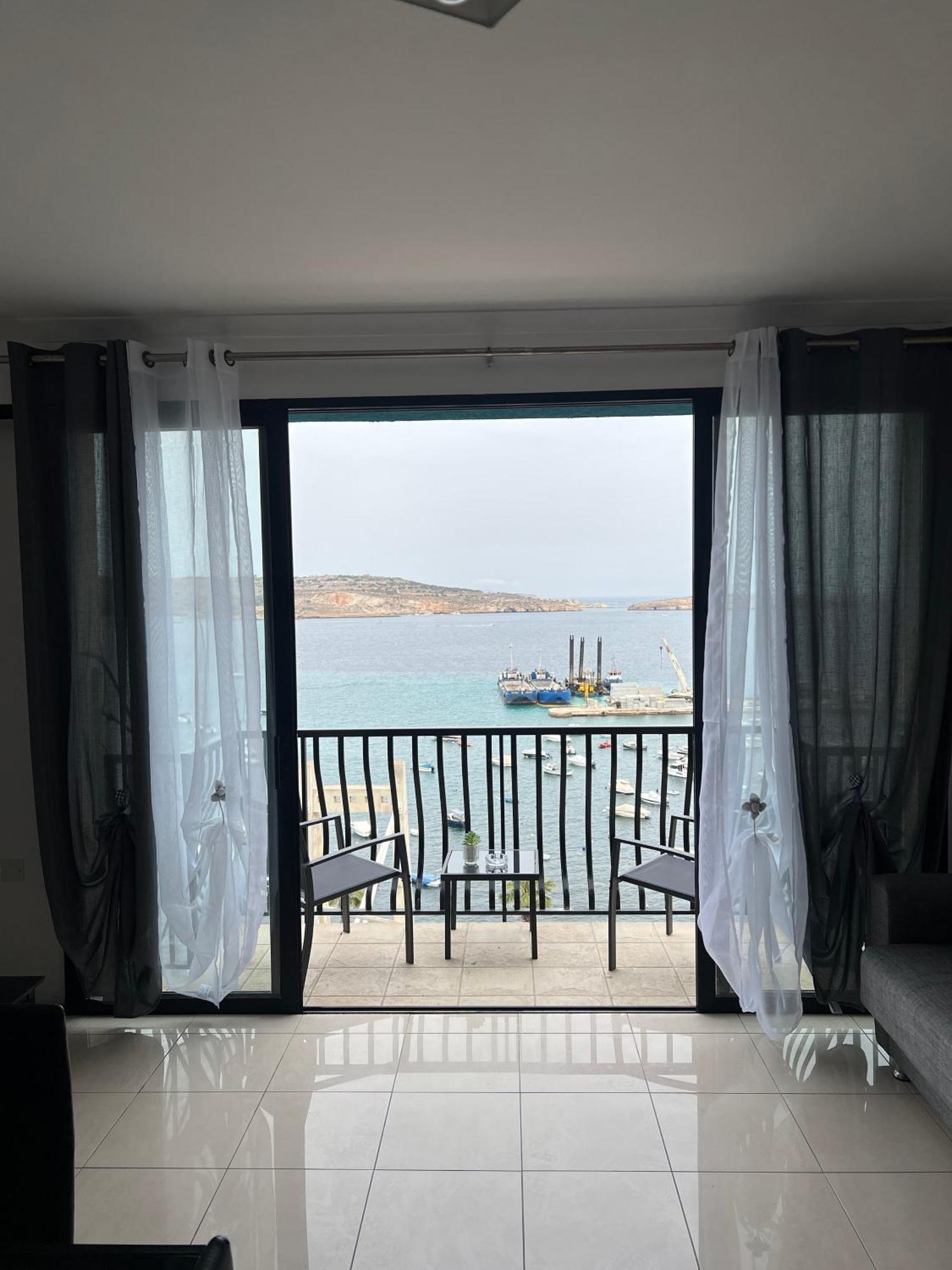 Апартаменты Sea View Penthouse Сент-Полс-Бей Экстерьер фото