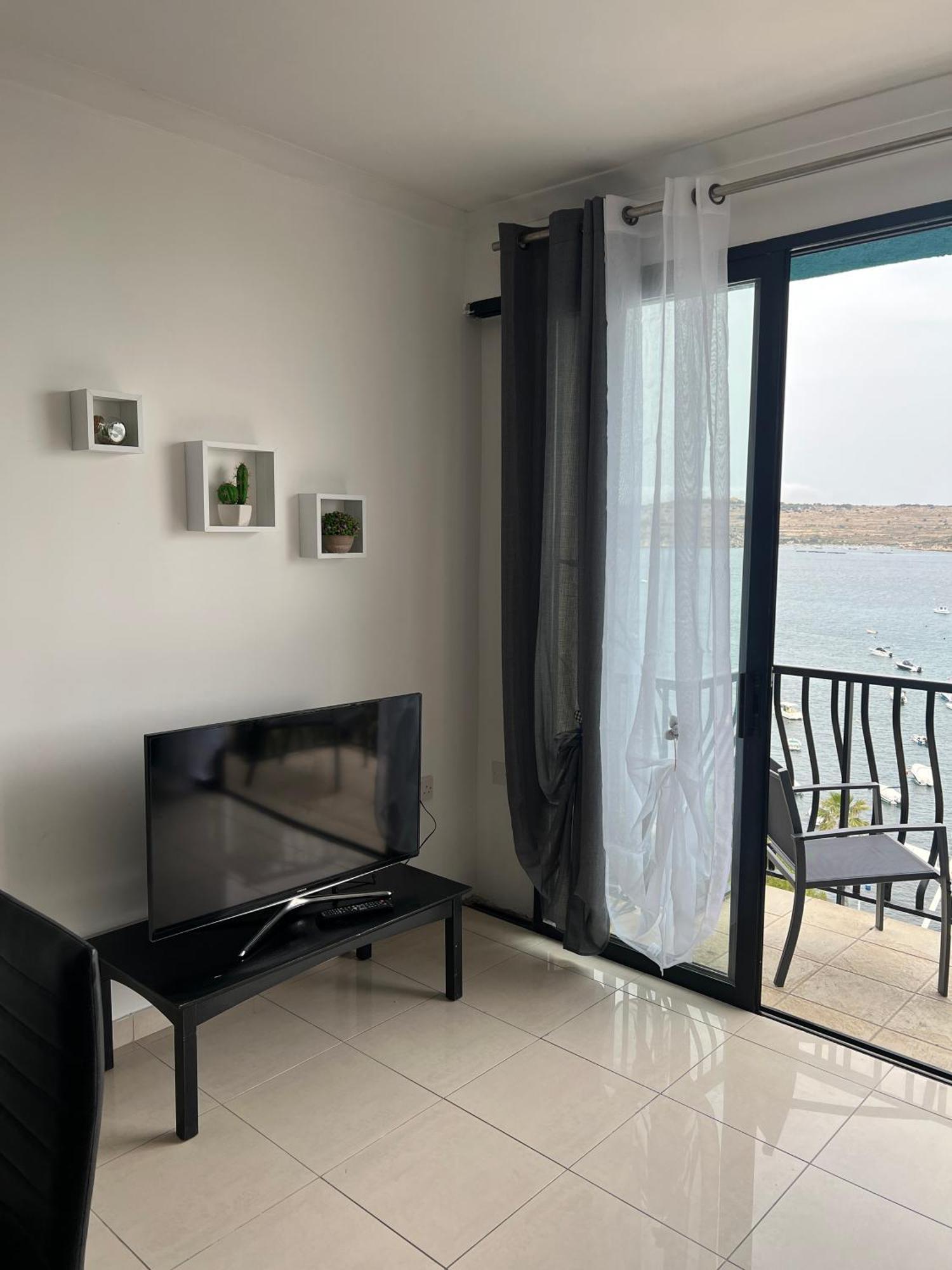 Апартаменты Sea View Penthouse Сент-Полс-Бей Экстерьер фото