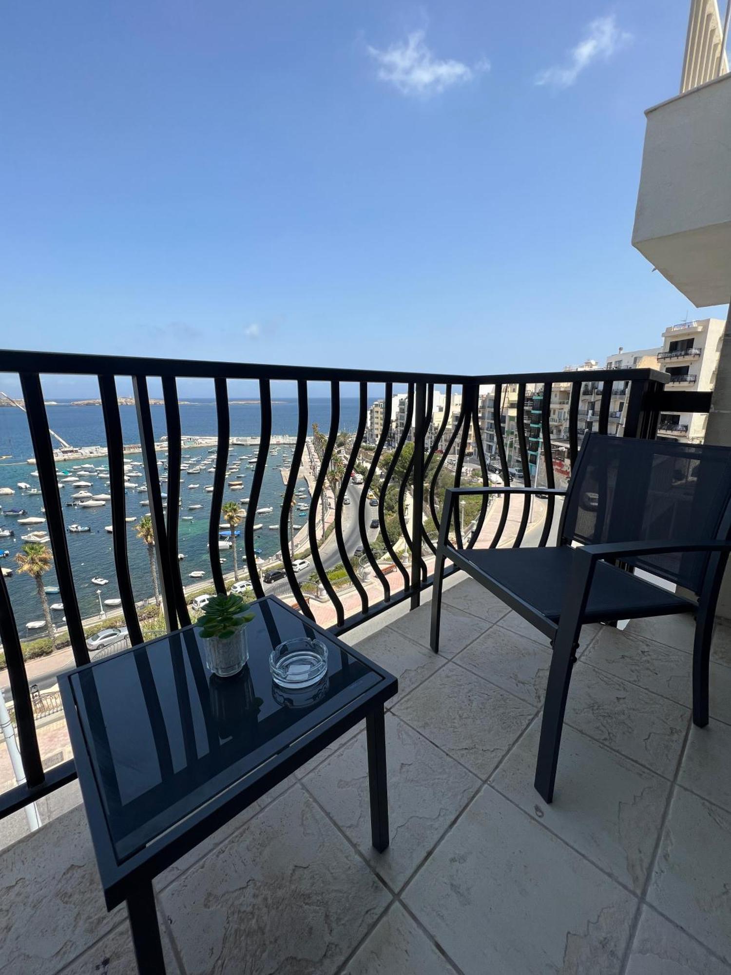 Апартаменты Sea View Penthouse Сент-Полс-Бей Экстерьер фото